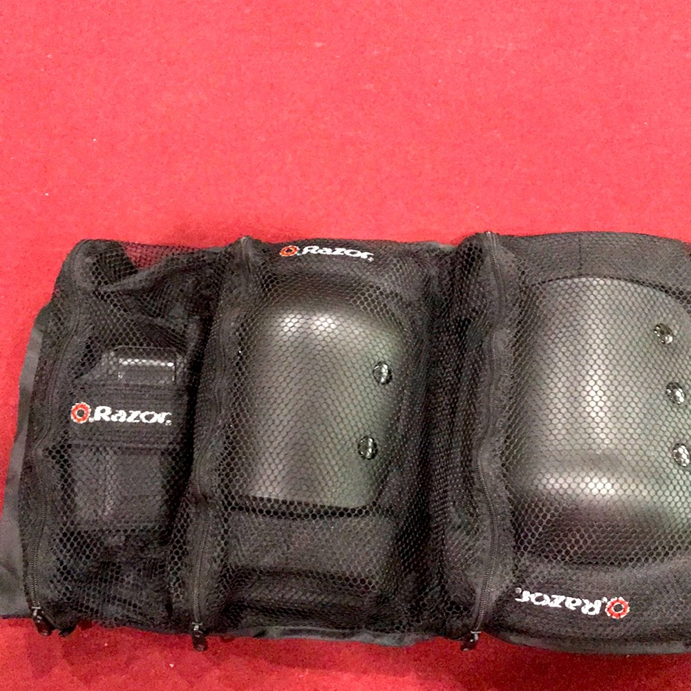 Razor wrist/elbow/knee pads